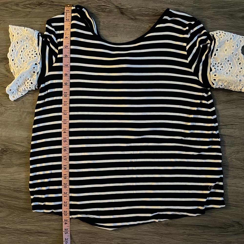 Maurice’s Blue White Striped Blouse Lace White Sleeves Adjustable Tie Sz Large - Picture 3 of 6